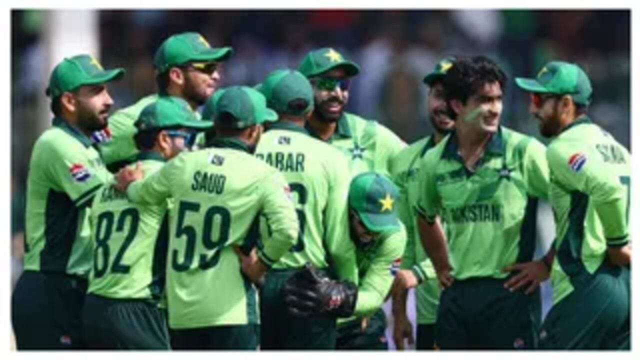 કેટલાક આંકડાઓની વાત કરીએ તો અહીં બંને વચ્ચે અત્યારે સ્પર્ધા બરાબર જોવા મળી રહી છે. ચેમ્પિયન્સ ટ્રોફીના રેકોર્ડ પર નજર કરીએ તો આ ટૂર્નામેન્ટના ઈતિહાસમાં ભારત અને પાકિસ્તાન 5 વખત ટકરાયા છે. તેમાંથી પાકિસ્તાને 2004, 2009 અને 2017 (ફાઇનલ)માં 3 વખત જીત મેળવી હતી. જ્યારે ભારત 2013 અને 2017માં માત્ર બે વખત જીત્યું હતું.
