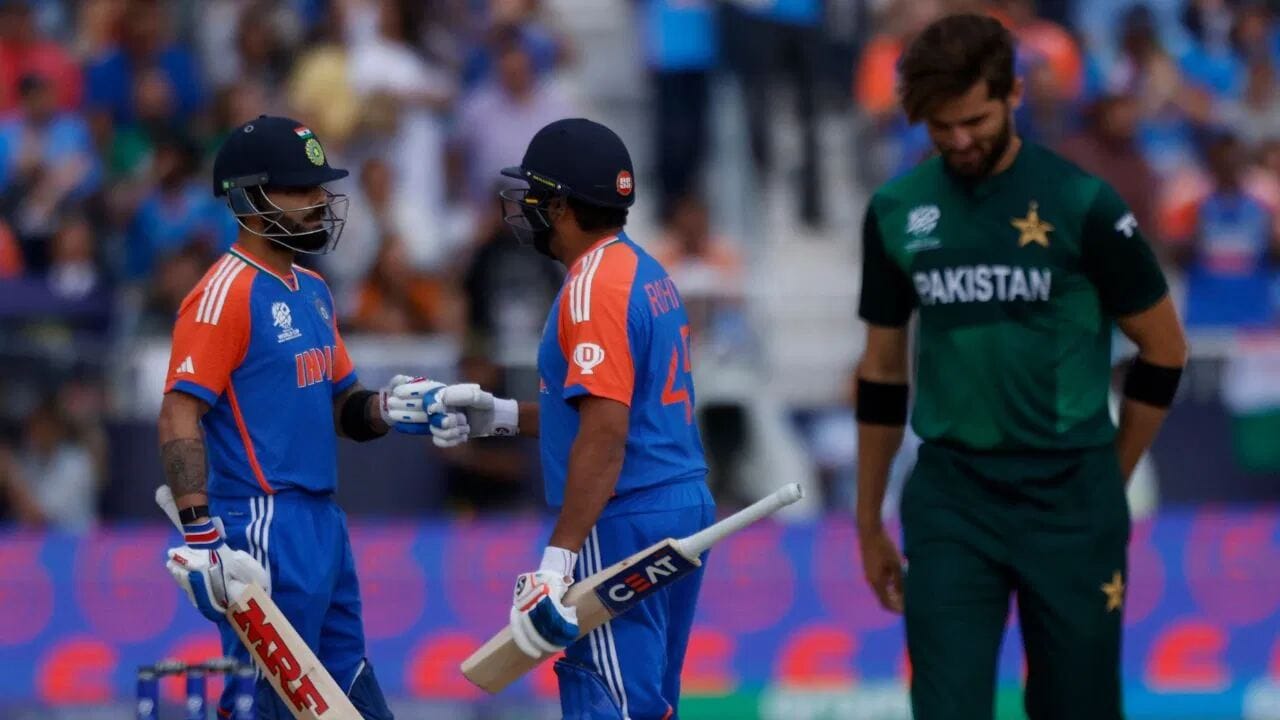 ભારત પાકિસ્તાનને હરાવીને ચેમ્પિયન્સ ટ્રોફીની સેમિ ફાઈનલમાં પ્રવેશવા રમશે. સાથોસાથ 2017માં જે રીતે પાકિસ્તાને ભારતને ફાઈનલમા હરાવીને ટૂર્નામેન્ટની બહાર કર્યું હતું તે જ રીતે ભારત આજે પાકિસ્તાનને ગ્રુપ સ્ટેજ ઉપર હરાવીને ઘરઆંગણાની ટૂર્નામેન્ટની બહાર કરવાનો બદલો લેશે. 