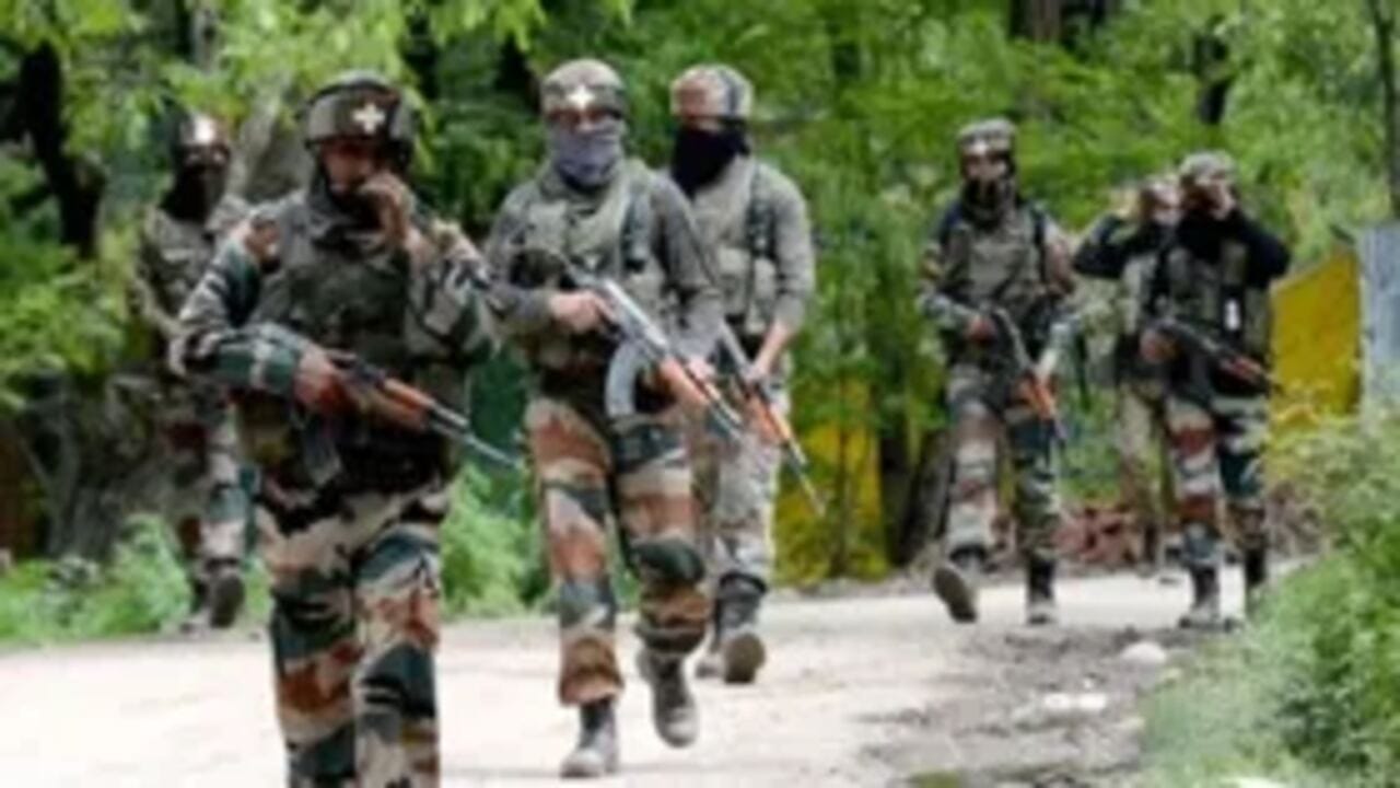 ભારતીય સેના અને સુરક્ષા એજન્સીઓ નિયંત્રણ રેખા પર સતત નજર રાખી રહી છે અને કોઈપણ પરિસ્થિતિનો સામનો કરવા માટે સંપૂર્ણ રીતે તૈયાર છે. પાકિસ્તાન સતત ભારત વિરુદ્ધ ષડયંત્ર રચે છે, પરંતુ ભારતના બહાદુર સૈન્ય જવાનો દરેક વખતે પાકિસ્તાનને જડબાતોડ જવાબ આપે છે અને દરેક વખતે પાકિસ્તાનને હારનો સામનો કરવો પડે છે.