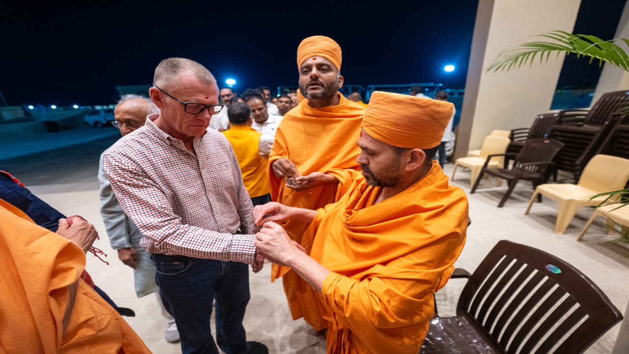 દક્ષિણ આફ્રિકના ઉપ-રાષ્ટ્રપ્રમુખ પોલ મશાટાઇલે ઉદ્ઘાટન પ્રસંગે ખાસ ઉપસ્થિત રહી મહંત સ્વામી સાથે મુલાકાત કરી આશીર્વાદ પ્રાપ્ત કર્યા હતા અને દક્ષિણ આફ્રિકામાં આંતરધર્મીય સંવાદિતા અને સાંસ્કૃતિક ઉત્થાન માટે મહત્વની ભૂમિકા ભજવી રહેલા આ મંદિરની પ્રશંસા કરી હતી.