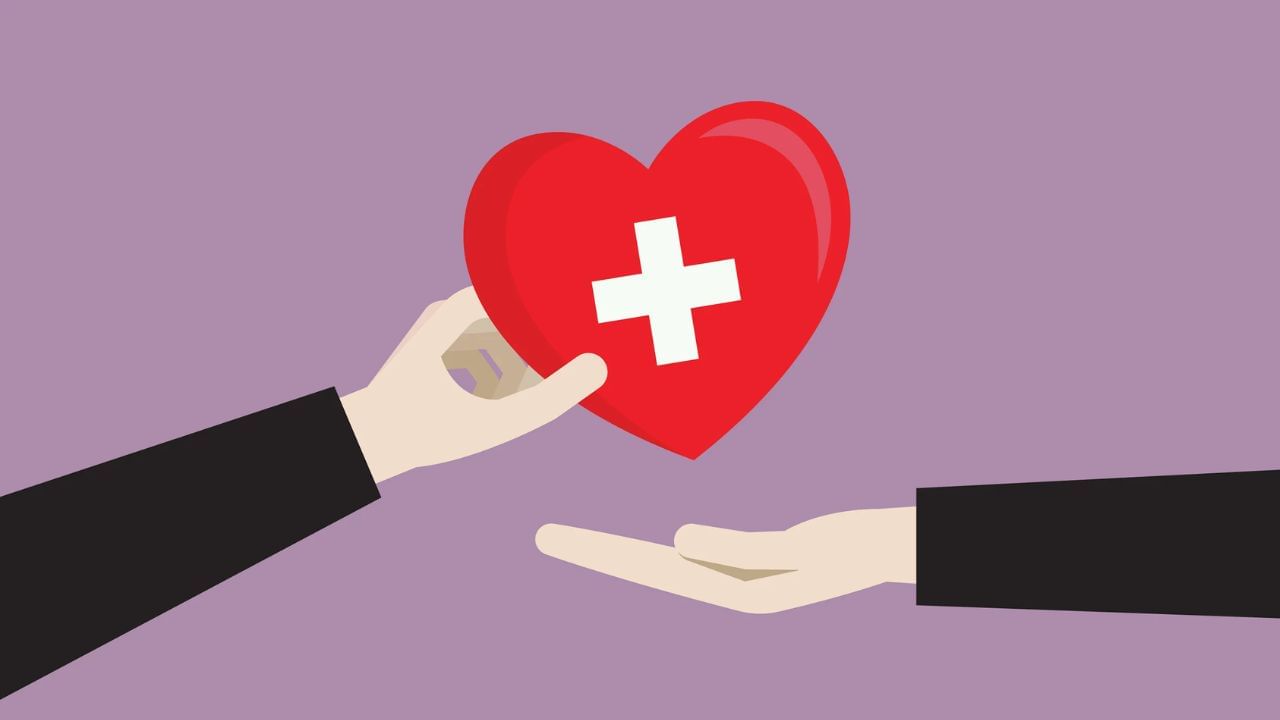 જો તમે કોઈ હોસ્પિટ કે સંસ્થા દ્વારા કાગળ પર ફોર્મ ભરો છો તો તમને તે ફોર્મની સાથે બે સાક્ષીઓના નામ અને નંબર પણ સામેલ કરવા જણાવશે. જેમાંથી એક તમારી નજીકનો હોવો જોઈએ. ફોર્મ ભર્યા પછી, તમને એક ડોનર કાર્ડ આપવામાં આવે છે, તમારા પરિવાર અને નજીકના લોકોને તમારા દાતા હોવા વિશે જાણ કરવી જોઈએ, તો જ તેઓ કોઈપણ કટોકટીની સ્થિતિમાં તમારો વિચાર કરી શકશે. જો તમે અગાઉથી રજીસ્ટ્રેશન કરાવ્યું ન હોય અને તેમ છતાં તમે અંગદાન કરવા માંગતા હો, તો પરિવારની સ્વતંત્ર ઇચ્છાથી કોઈપણ અંગ ટ્રાન્સપ્લાન્ટ સંસ્થાને શરીરનું દાન કરી શકાય છે. જેના માટે એક પેકેટ ફોર્મ ભરવાનું રહેશે.