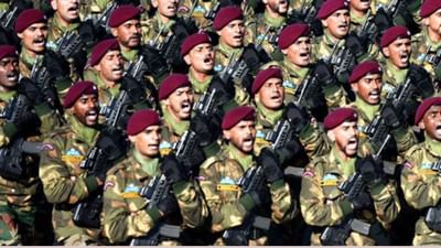 પેરા કમાન્ડો એ ભારતીય સેનાની પેરાશૂટ રેજિમેન્ટનું સ્પેશિયલ ફોર્સ યુનિટ છે. તેમનું કામ દેશના દુશ્મનો સામે વિશેષ ઓપરેશન હાથ ધરવાનું છે.