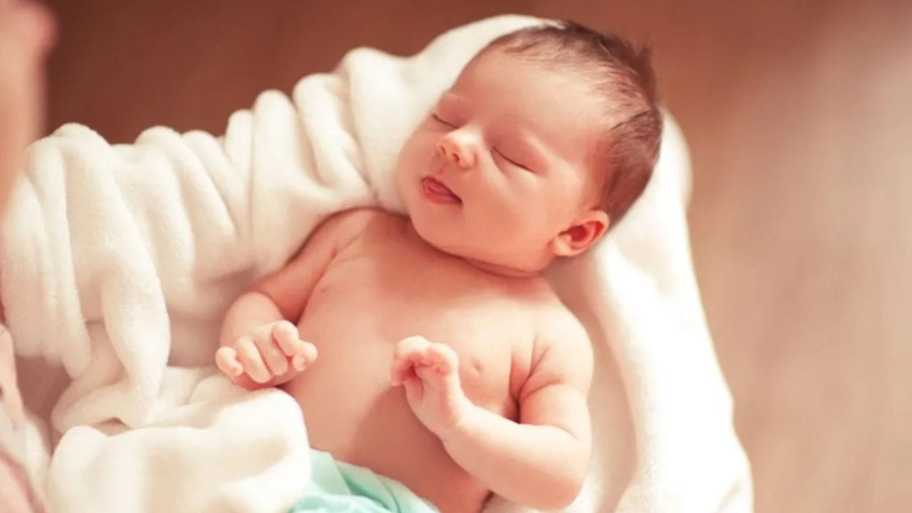 જો કે કેટલાક લોકો આ માન્યતામાં માનતા નથી. તેઓ માને છે કે બાળકના જન્મ પછી પૂજા કરવી જોઈએ. તેમના મતે આ એક શુભ પ્રસંગ છે અને આ પ્રસંગે પૂજા કરવાથી બાળકને ભગવાનનો આશીર્વાદ મળે છે.