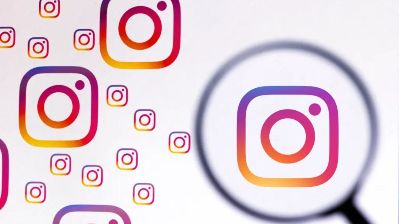 Teen Account કેવી રીતે અલગ છે? : ટીન એકાઉન્ટમાં સ્લીપ મોડ ફીચર છે. જે રાત્રે 10 વાગ્યાથી સવારે 7 વાગ્યા સુધી ચાલુ રહેશે અને સ્લીપ મોડ દરમિયાન ઇન્સ્ટાગ્રામ નોટિફિકેશન મ્યૂટ રહેશે. આ સાથે મેસેજ માટે ઓટો રિપ્લાય ફીચર પણ ચાલુ રહેશે. કિશોરોના એકાઉન્ટ્સમાં સર્ચ રિઝલ્ટ, ફીડ અને રીલ્સમાં સંવેદનશીલ સામગ્રી દેખાશે નહીં, આ સિવાય ફક્ત તે લોકો જેમને બાળકો ફોલો કરે છે તેઓ જ તેમને ટેગ અને ઉલ્લેખ કરી શકશે.
