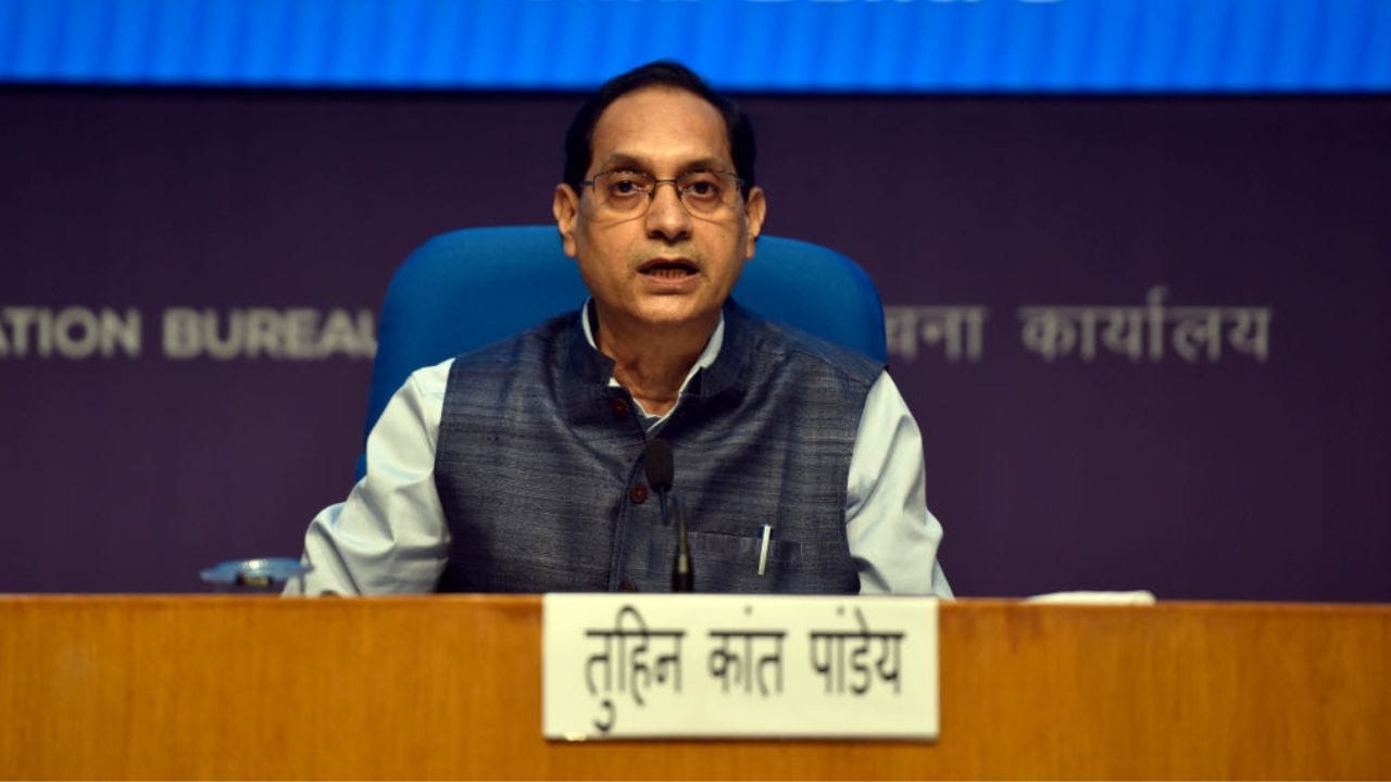 નાણા સચિવ તુહિન કાંત પાંડેએ તાજેતરમાં નાણા મંત્રાલયમાં મહેસૂલ સચિવનો કાર્યભાર સંભાળ્યો છે. 