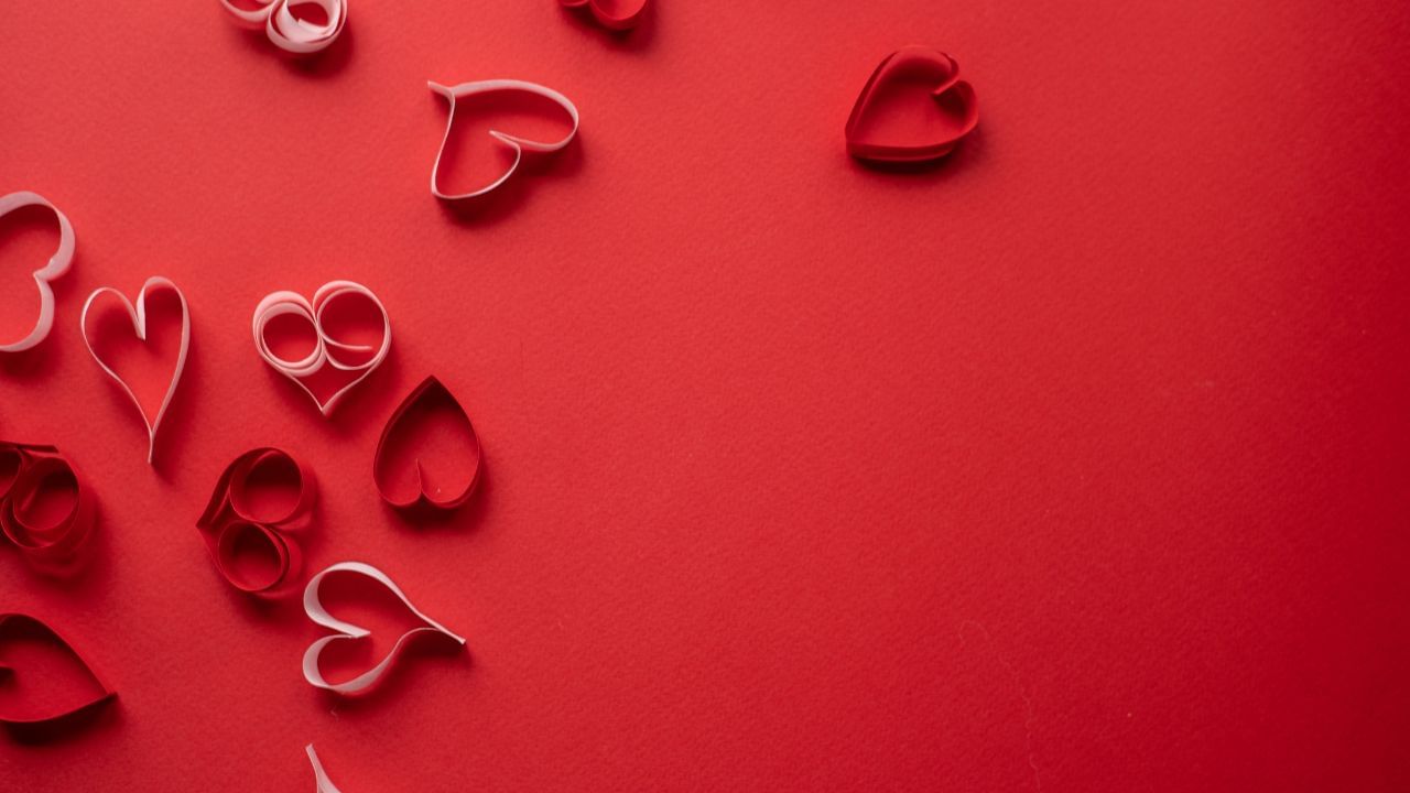 અહીં અમે તમને એવા રોમેન્ટિક સ્થળો વિશે જણાવીશું, જ્યાં તમે તમારો પ્રેમ વ્યક્ત કરી શકો છો અને આ દિવસને ખાસ બનાવી શકો છો.ગુજરાતનો દરિયાકિનારો ભારતના નવ દરિયા કિનારે આવેલા રાજ્યોમાં સૌથી લાંબો છે. 