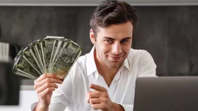 જો તમે વિચાર્યા વિના ખરીદી કરો છો અથવા કેટલીક વસ્તુઓ વારંવાર ખરીદો છો, તો ક્રેડિટ કાર્ડ તમને દેવાની જાળમાં ફસાવી શકે છે. વારંવાર લિમિટ ખતમ થવા પર નવા કાર્ડ મેળવવાની આદત બની શકે છે. આવી સ્થિતિમાં વ્યાજ વધશે, જેના કારણે લોન ચૂકવવી મુશ્કેલ બની શકે છે.