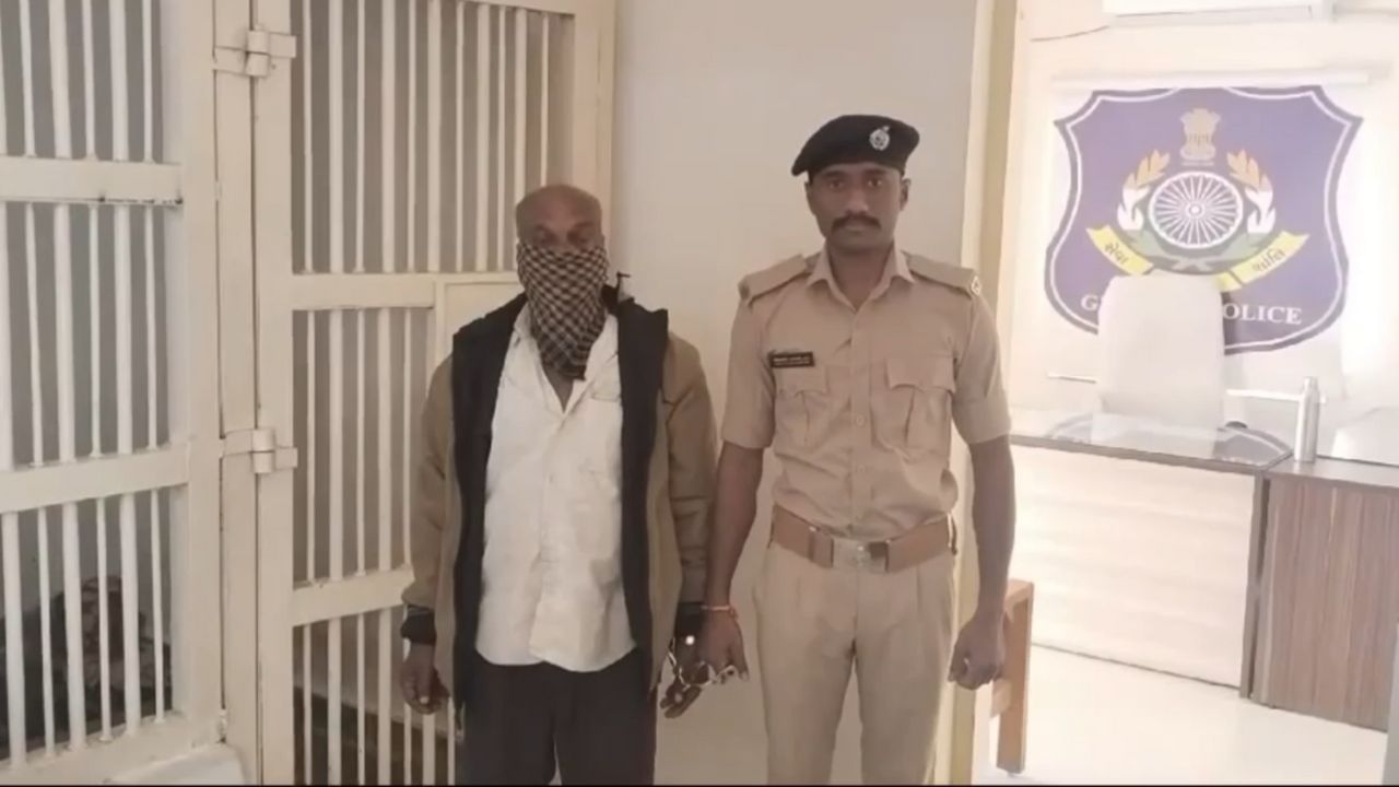 Aravalli : મામાએ હેવાનિયતની હદ વટાવી ! ભિલોડા તાલુકામાં મામાએ 13 વર્ષની ભાણી પર આચર્યું દુષ્કર્મ, જુઓ Video