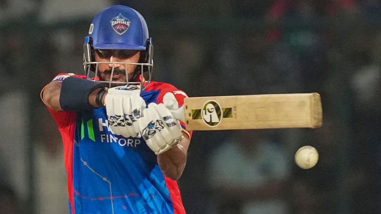 અક્ષર પટેલે અત્યાર સુધીમાં 150 IPL મેચ રમી છે અને લગભગ 131ના સ્ટ્રાઈક રેટથી 1653 રન બનાવ્યા છે. અક્ષર પટેલે 7.28ની ઈકોનોમી રેટથી 123 વિકેટ પણ લીધી છે. 