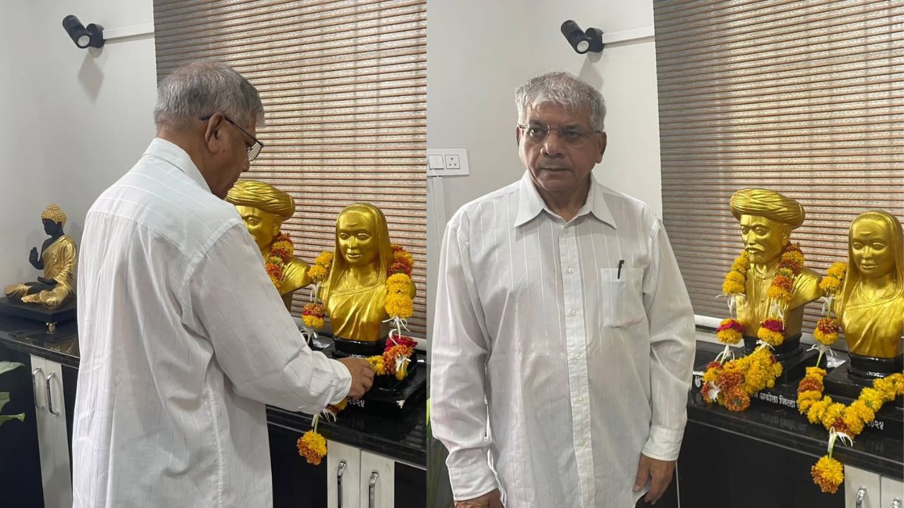 આજથી અંદાજે 69 વર્ષ પહેલા બાબા સાહેબ ડો ભીમરાવ આંબડકરે હિંદુ ધર્મ છોડી બૌદ્ધ ધર્મ અપનાવ્યો હતો.