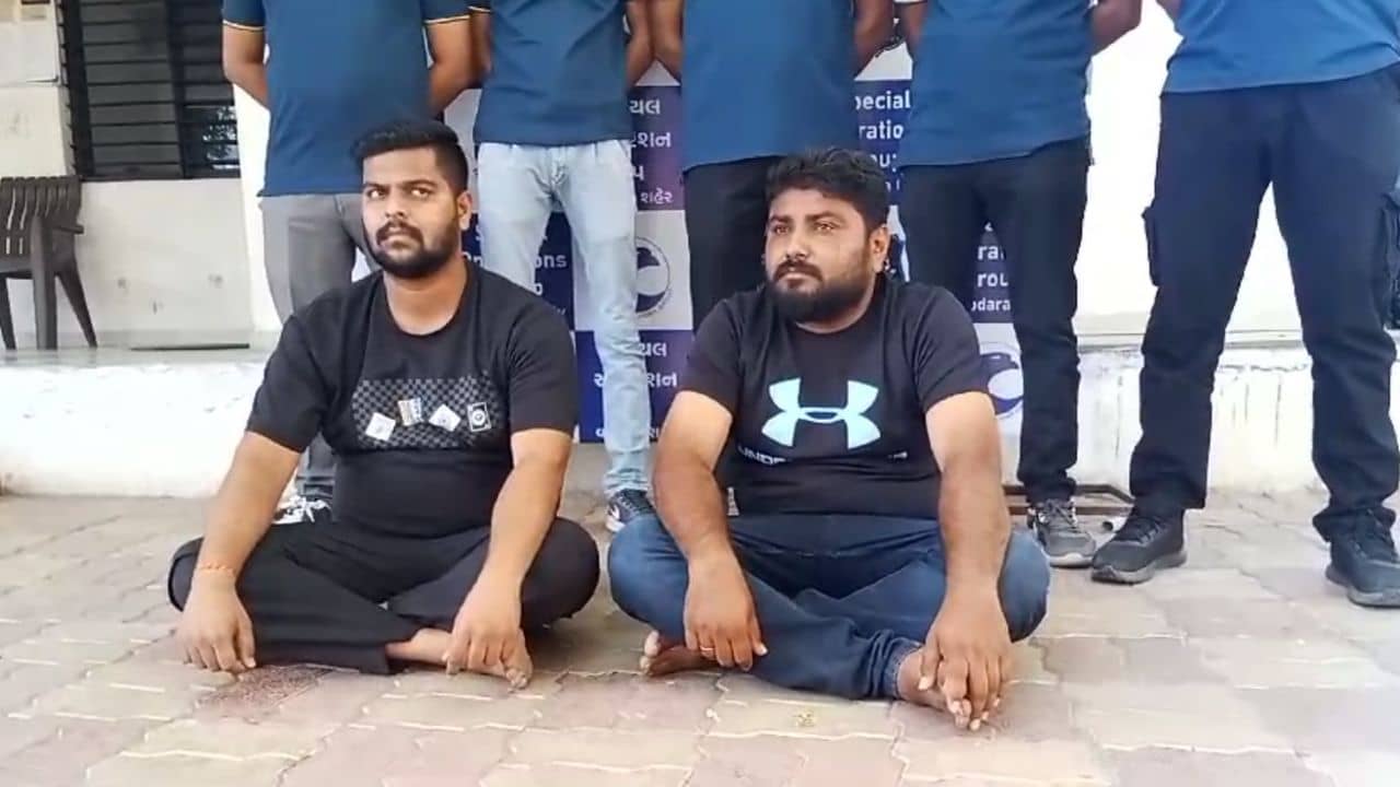 Vadodara : નશાકારક કફ સિરપ વેચવાનું કૌભાંડ ઝડપાયું, 7 લાખનો મુદ્દામાલ જપ્ત, 2 આરોપીની ધરપકડ, જુઓ Video