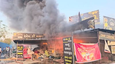 Gandhinagar : કલોલમાં મસાલાની દુકાનમાં લાગી ભીષણ આગ, આસપાસના વિસ્તારોમાં અફરાતફરીનો માહોલ, જુઓ Video Gandhinagar : કલોલમાં મસાલાની દુકાનમાં લાગી ભીષણ આગ, આસપાસના વિસ્તારોમાં અફરાતફરીનો માહોલ, જુઓ Video