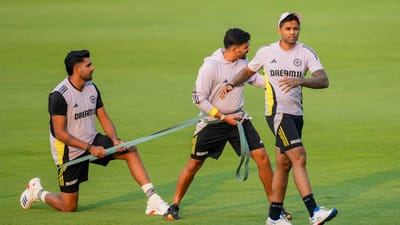 હર્ષિત રાણાના પિતા, પ્રદીપ રાણા પણ એક રમતવીર હતા. તેઓ વેઇટલિફ્ટર અને હેમર થ્રોઅર હતા. તેમની માતા હાઉસ વાઈફ છે. હર્ષિત રાણાને બાળપણથી જ ક્રિકેટમાં રસ હતો અને ફ્રેન્ડ સાથે ગલીઓમાં ક્રિકેટ રમતો હતો.