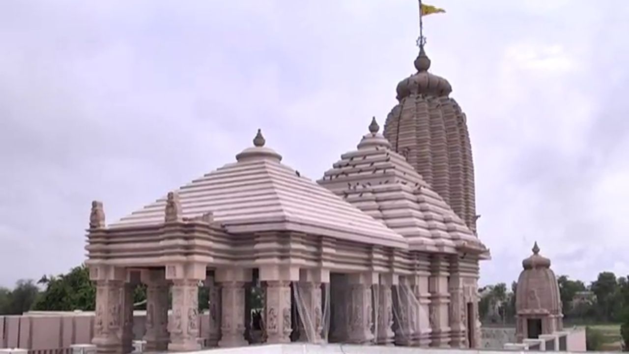 આ ઐતિહાસિક રીતે સમૃદ્ધ શહેરમાં ઘણા સુંદર પર્યટન સ્થળો છે, જે ફક્ત સ્થાનિક જ નહીં પરંતુ વિદેશી પ્રવાસીઓનું પણ ધ્યાન આકર્ષિત કરે છે. અહીંનું મહાત્મા મંદિર  મ્યુઝિયમ ભારતીય સ્વાતંત્ર્ય સેનાનીઓ વિશે જણાવે છે.