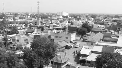 એક મંતવ્ય છે કે "બોટાદ " શબ્દ કદાચ ભૌગોલિક સંજોગો અથવા પરંપરાગત નામો પરથી આવ્યો હોઈ શકે. કેટલાક લોકો માને છે કે બોટાદ  એ કોઇ પ્રાચીન રાજવી, યોદ્ધા અથવા દેવસ્થાનના નામ પરથી પડેલું હોઈ શકે.