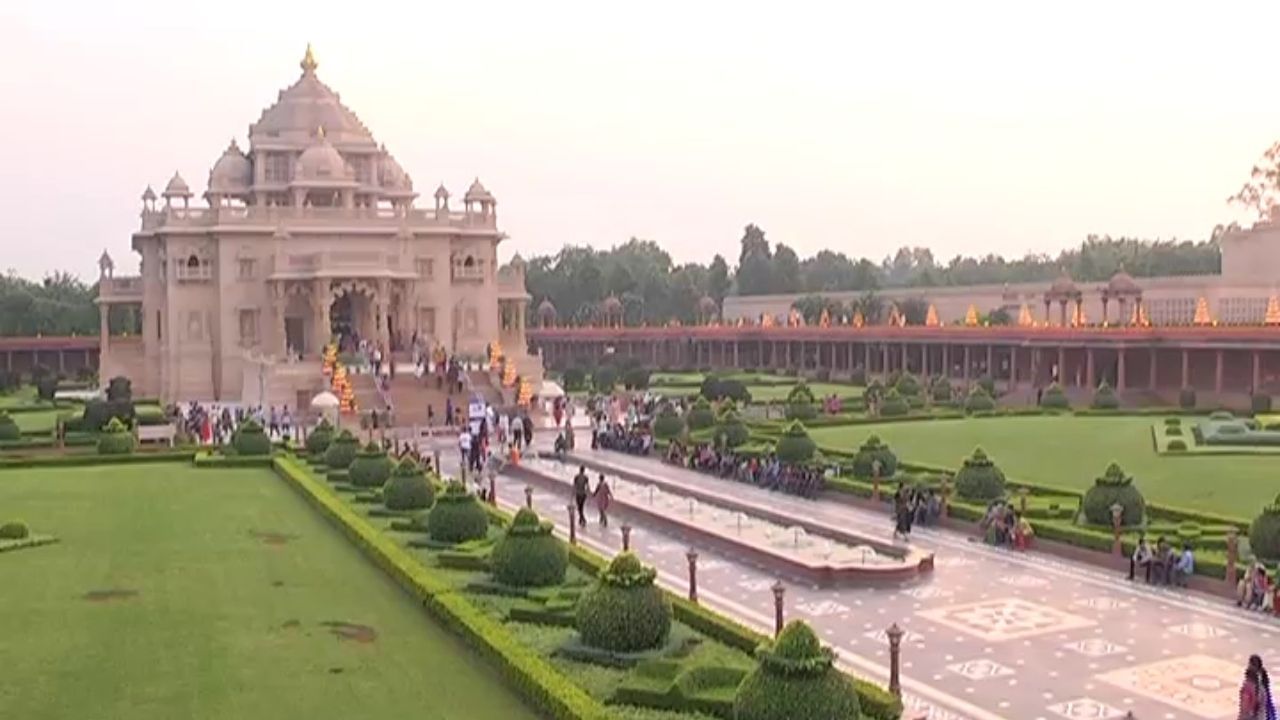 ગાંધીનગરની ડિઝાઇન એચ.કે. મેવાડાએ કરી હતી. જો આપણે ગાંધીનગર શહેરની સ્થાપત્ય પર નજર કરીએ તો તે એક સુનિયોજિત શહેર તરફ પણ ઇશારો કરે છે.