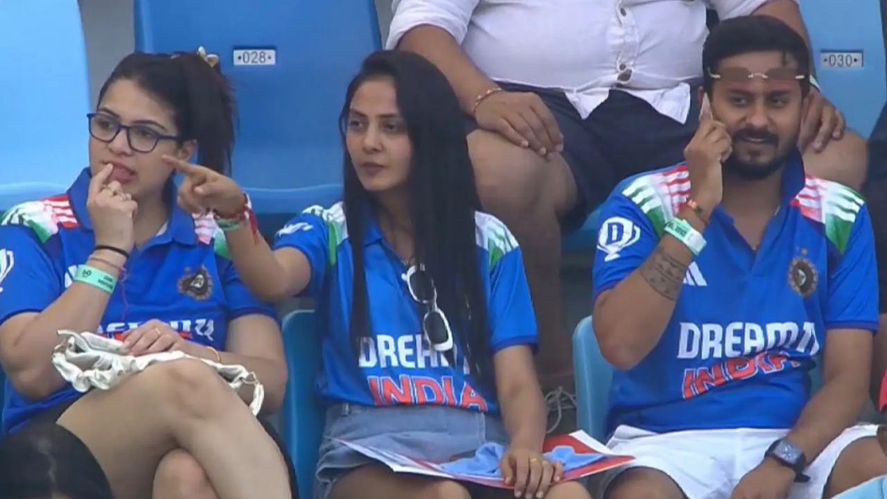 ન્યૂઝીલેન્ડના કેપ્ટન મિશેલ સેન્ટનરે ટોસ જીતીને પહેલા બેટિંગ કરવાનો નિર્ણય લીધો. આ મેચમાં ગ્લેમર પણ છે.