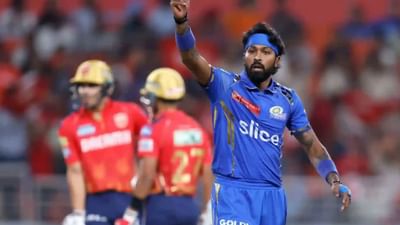 IPL 2025માં સ્લો ઓવર-રેટ માટે કેપ્ટન પર પ્રતિબંધ મૂકવાને બદલે ડિમેરિટ પોઈન્ટ સિસ્ટમ દાખલ કરવામાં આવશે. આ પોઈન્ટ ત્રણ વર્ષ સુધી એકઠા થતા રહેશે. આ નિયમ આંતરરાષ્ટ્રીય ક્રિકેટથી અલગ છે, જ્યાં કેપ્ટનોને સ્લો ઓવર-રેટ માટે દંડ ફટકારવામાં આવે છે.