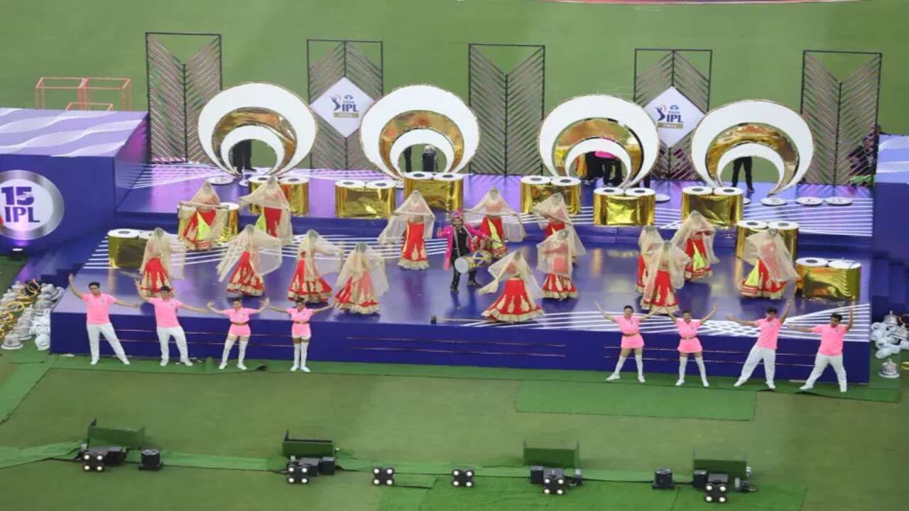 IPL 2025માં ચેન્નાઈ સુપર કિંગ્સ, દિલ્હી કેપિટલ્સ, ગુજરાત ટાઇટન્સ, કોલકાતા નાઈટ રાઇડર્સ, લખનૌ સુપર જાયન્ટ્સ, મુંબઈ ઇન્ડિયન્સ, પંજાબ કિંગ્સ, રાજસ્થાન રોયલ્સ, રોયલ ચેલેન્જર્સ બેંગ્લોર, સનરાઇઝર્સ હૈદરાબાદ 10 ટીમો રમી રહી છે.