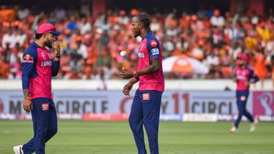 રાજસ્થાન રોયલ્સના કેપ્ટન રિયાન પરાગ પર સ્લો ઓવર રેટના કારણે દંડ ફટકારવામાં આવ્યો છે. IPL 2025માં સ્લો ઓવર રેટના કારણે દોષિત ઠરેલો બીજો કેપ્ટન છે. આ પહેલા મુંબઈ ઈન્ડિયન્સના કેપ્ટન હાર્દિક પંડ્યાને આ દંડ ફટકારવામાં આવ્યો હતો.