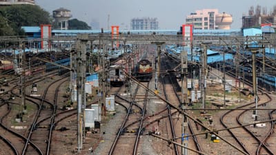  ભારતીય રેલ્વે ભારત સરકારના દેખો અપના દેશ અને એક ભારત શ્રેષ્ઠ ભારતના વિઝનને પ્રોત્સાહન આપવા માટે ભારત ગૌરવ પ્રવાસી ટ્રેન ચલાવવાની પહેલ કરી છે.