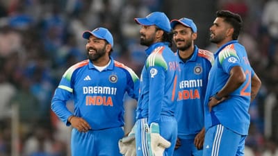 ચેમ્પિયન્સ ટ્રોફી ફાઈનલમાં ભારતીય કેપ્ટન રોહિત શર્મા ફરી એકવાર ગ્રુપ સ્ટેજની જેમ સ્પિનરોનું જાળ ફેલાવતો જોઈ શકાય છે. ટીમ ઈન્ડિયામાં કુલદીપ યાદવ અને વરુણ ચક્રવર્તી ફ્રન્ટલાઈન સ્પિનરો તરીકે રમી શકે છે જ્યારે અક્ષર પટેલ અને રવીન્દ્ર જાડેજા સ્પિન ઓલરાઉન્ડર તરીકે રમી શકે છે. આ ચાર બોલરોના દમ પર, ભારતે ગ્રુપ સ્ટેજ દરમિયાન કિવી ટીમને 205 રનમાં ઓલઆઉટ કરી દીધી હતી. 