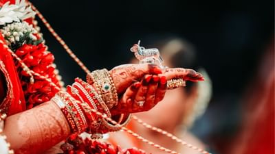 પરિવારમાં જ્યારે લગ્ન લેવાયા હોય ત્યારે ઘરમાં કાંઈ અલગ જ માહોલ જોવા મળતો હોય છે. તેમાં પણ જો જાન લઈને જવાનું હોય તો સૌ કોઈ આતુરતાથી રાહ જોતા હોય છે. ક્યારેક એવું પણ થાય છે કે, જાન ખુબ દુર સુધી લઈ જવાની હોય છે.