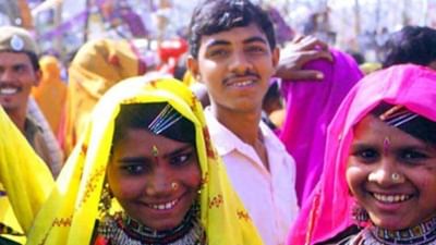 કવાંટનો ગેરનો મેળો એ છોટાઉદેપુર વિસ્તારના આદિવાસીઓનો મેળો છે. જે હોળીના તહેવાર પછી કવાંટ ગામમાં યોજાય છે. આ મેળામાં ખુબ જ ભીડ પણ જોવા મળે છે. તો ચાલો જાણીએ કેવી રીતે તમે પણ ક્વાંટના ગેરના મેળામાં પહોંચી શકો છો.