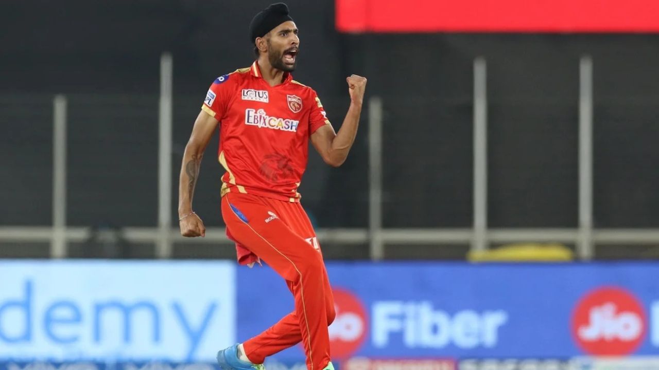 IPL 2025 પહેલા વેડિંગ ક્લબમાં જોડાનાર હરપ્રીત બ્રાર લેટેસ્ટ સભ્ય છે. તેણે મોલી સંધુ સાથે લગ્ન કર્યા છે, જેમના ઈન્સ્ટાગ્રામ એકાઉન્ટ પરથી જાણવા મળે છે કે તે વ્યવસાયે ડોક્ટર છે. આ લગ્ન માર્ચ 2025માં થયા હતા. એટલે કે, IPL 2025ની શરૂઆત પહેલા. હરપ્રીત બ્રાર IPL 2025માં પંજાબ કિંગ્સનો ભાગ છે.