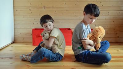 હિન્દુ લગ્ન કાયદા 1955 હેઠળ બાળકોને ભરણ પોષણ મેળવવાનો અધિકાર સ્પષ્ટ છે. જો બાળકના માતા-પિતા વચ્ચે છૂટાછેડા થઈ જાય છે. તો તેનું લગ્નજીવન પૂર્ણ થાય છે. તો સવાલ એ થાય કે, બાળકોને ભરણપોષણ મેળવવાનો અધિકાર શું હોય છે. આ સંદર્ભમાં ભારતીય ન્યાયતંત્રે કેટલાક મહત્વપૂર્ણ સીમાચિહ્નરૂપ ચુકાદાઓ આપ્યા છે.