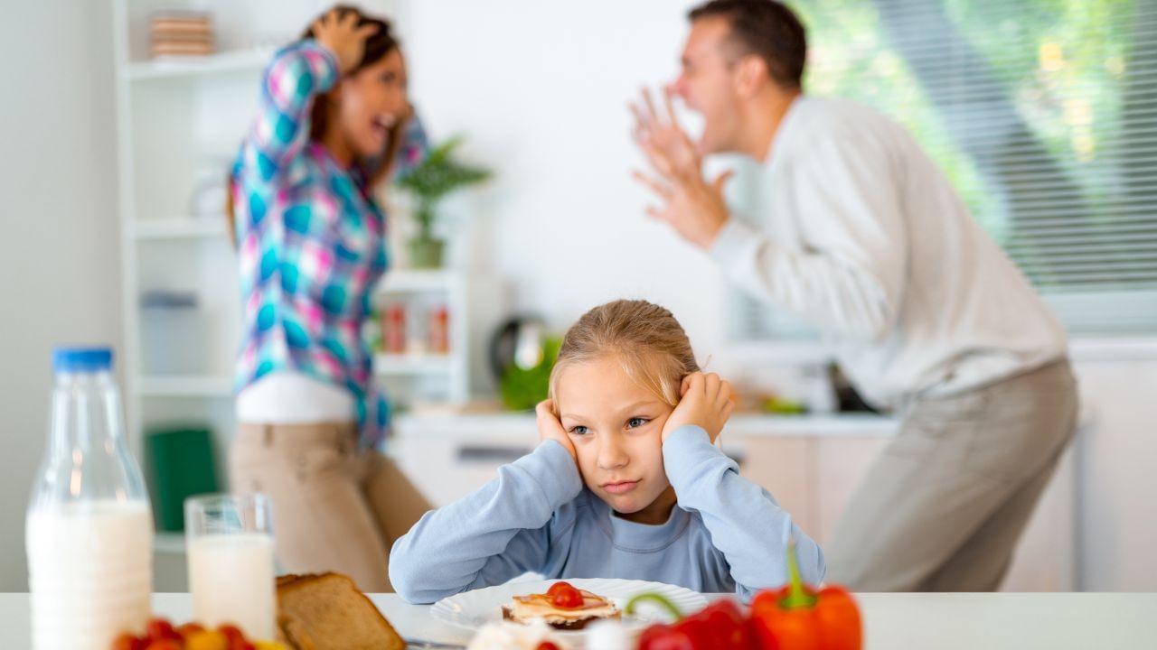 હિન્દુ લગ્ન અધિનિયમ, 1955 હેઠળ બાળકોના ભરણપોષણનો અધિકાર માતા અને પિતા બંન્નેનો છે. જો લગ્ન છૂટાછેડા અથવા અલગ થવાના કિસ્સામાં તો કોર્ટ બાળકના ભરણપોષણ માટે આદેશ આપી શકે છે.