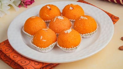 દેશભરમાં હોળીનો તહેવાર ધામધૂમથી ઉજવવામાં આવે છે. ત્યારે તમે અલગ અલગ મીઠાઈ બનાવી શકો છો. તમે હોળી પર મોતીચુરના લાડુ બનાવી શકો છો. જે નાનાથી લઈ મોટા તમામ લોકોને ખૂબ પસંદ આવશે.