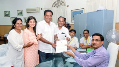 પ્રકાશ રાજની પ્રોફેશનલ લાઈઉ ખુબ સુંદર છે, પરંતુ તેમની પર્સનલ લાઈફ ખુબ ઉતાર ચઢાવ ભરી રહી છે. 45 વર્ષની ઉંમરે તેનાથી 13 વર્ષ નાની છોકરી સાથે લગ્ન કર્યા છે.