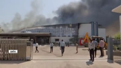 Rajkot : KBZ ફૂડ નામની કંપનીમાં લાગેલી આગનું કારણ અકબંધ, 50 કરોડનું થયુ નુકસાન, જુઓ Video