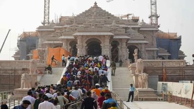 અયોધ્યામાં ભગવાન રામના મંદિરના નિર્માણથી અયોધ્યામાં ના માત્ર રોજગારીની તકો વધી છે, પરંતુ સરકારની આવક પણ વધી છે. તમે આ વાતનો અંદાજ એ વાત પરથી લગાવી શકો છો કે શ્રી રામ જન્મભૂમિ તીર્થ ક્ષેત્ર ટ્રસ્ટે, છેલ્લા પાંચ વર્ષમાં સરકારને અંદાજે 400 કરોડ રૂપિયા ટેક્સ તરીકે ચૂકવ્યા છે. ટ્રસ્ટના સચિવ સંપત રાયે રવિવારે આ માહિતી આપી હતી. અયોધ્યામાં ધાર્મિક પર્યટનમાં થયેલા વધારા વચ્ચે આ ચુકવણી કરવામાં આવી છે.