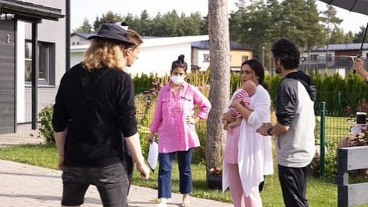 બોલિવુડ અભિનેત્રી રાની મુખર્જી ઈન્ડસ્ટ્રીના એ સ્ટારમાંથી એક છે. જે પોતાની પર્સનલ લાઈફને લાઈમલાઈટથી દુર રાખવાનું પસંદ કરે છે.તેમણે અનેક હિટ ફિલ્મો આપ્યા બાદ વર્ષ 2014માં બોલિવુડના ફેમસ ફિલ્મ નિર્માતા આદિત્ય ચોપડા સાથે લગ્ન કર્યા છે. બંન્ને એક દીકરીના માતાપિતા છે.