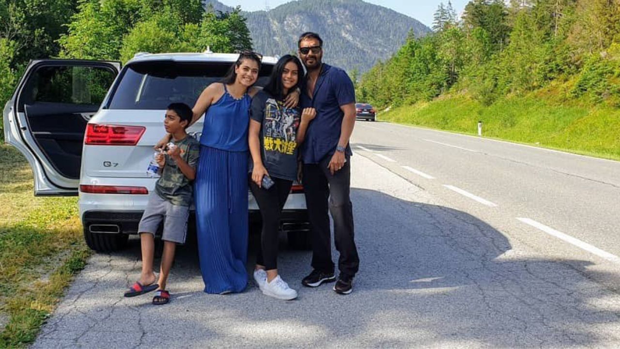 રાની મુખર્જીનો જન્મ 21 માર્ચ 1978ના રોજ મુંબઈમાં થયો હતો. તેના પિતા રામ મુખર્જી, ભૂતપૂર્વ ફિલ્મ નિર્દેશક અને ફિલ્માલય સ્ટુડિયોના સ્થાપકોમાંના એક હતા. તેની માતા, કૃષ્ણા મુખર્જી ભૂતપૂર્વ પ્લેબેક સિંગર છે.