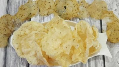 ઘરે ચોખાના પાપડ બનાવવા ખૂબ જ સરળ છે.આ પાપડ બનાવવા માટે કેટલીક ટીપ્સનો ઉપયોગ કરવો પડે છે. ચોખાના પાપડ બનાવવા માટે ખૂબ જ ઓછી સામગ્રીની જરુર પડે છે. 