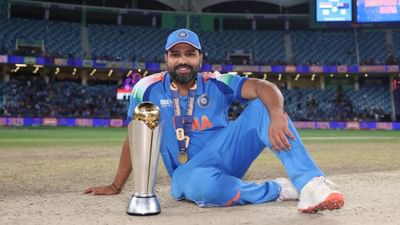 ચેમ્પિયન્સ ટ્રોફી 2025ની ફાઈનલમાં ન્યુઝીલેન્ડને હરાવી ભારત ત્રીજી અને સૌથી વધુ વખત આ ટુર્નામેન્ટ જીતનાર ટીમ બની છે. આ સાથે જ કેપ્ટન રોહિત શર્માએ પણ પોતાના શાનદાર કેપ્ટનશિપ કરિયરમાં વધુ એક ટ્રોફી ઉમેરી હતી. 