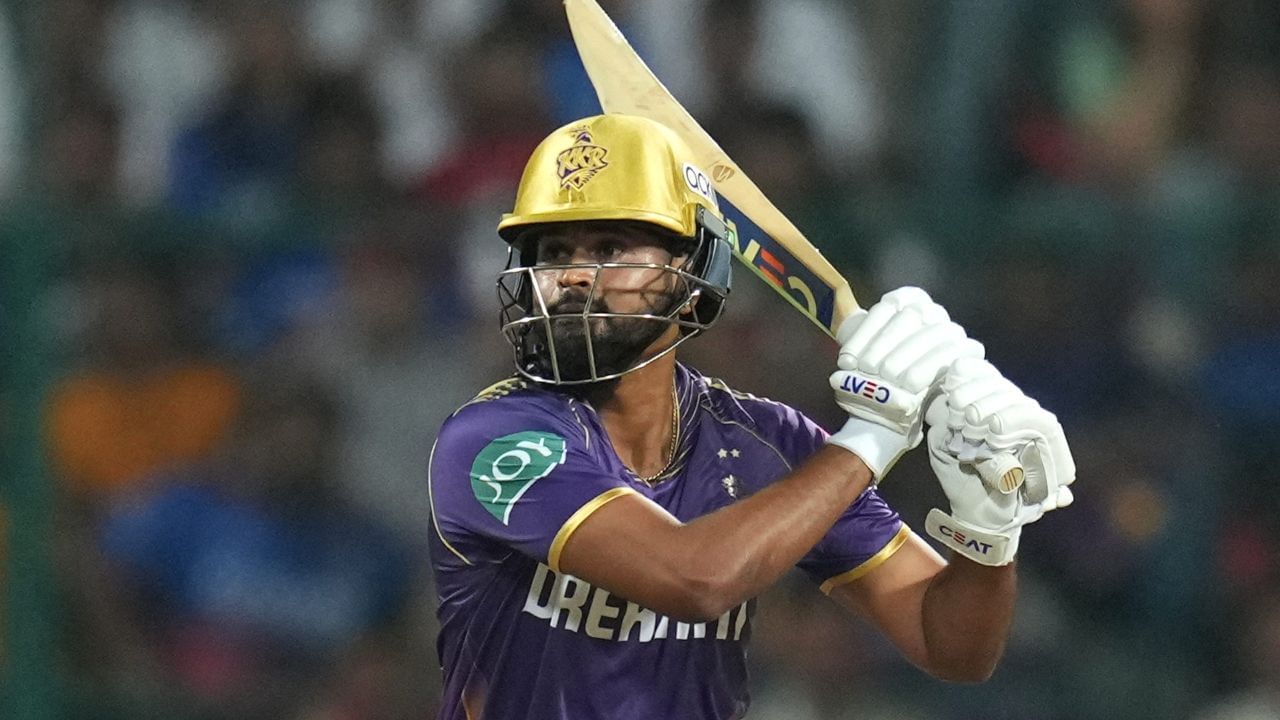 ચેમ્પિયન્સ ટ્રોફી દરમિયાન શ્રેયસે સ્પિન બોલરો સામે સ્ટ્રાઈક રોટેશનમાં મહત્વપૂર્ણ ભૂમિકા ભજવી હતી. તેણે કહ્યું, 'મુંબઈમાં ઘાસ વગરની વિકેટ પર રમવાનો અનુભવ મને કામ લાગ્યો. મેં શરૂઆતથી જ શીખ્યું હતું કે આવી પિચો પર રમવા માટે મજબૂત ફૂટવર્ક હોવું જરૂરી છે.'