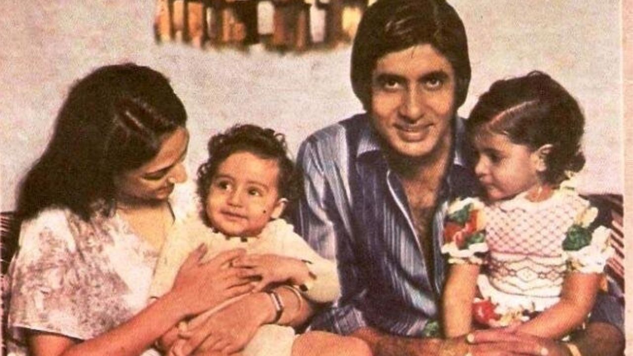 અમિતાભ બચ્ચનની દીકરી શ્વેતા બચ્ચન 51 વર્ષની થઈ છે. તેમનો જન્મ 1974માં મુંબઈમાં થયો હતો. શ્વેતા બચ્ચન પરિવારની એકમાત્ર સભ્ય છે જે ફિલ્મોથી દૂર છે.