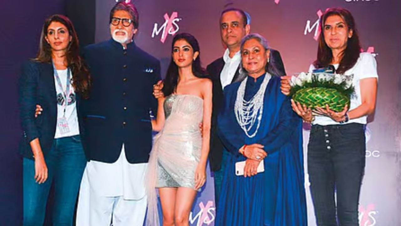 શ્વેતાએ લગ્ન પછી પણ પોતાની કારકિર્દી બનાવવાનું નક્કી કર્યું. તે એક ફેશન ડિઝાઇનર છે. આ ઉપરાંત શ્વેતાએ 'પેરેડાઇઝ ટાવર' નામનું પુસ્તક લખ્યું છે અને આ સાથે તેણે પોતાનું લેબલ MXS પણ લોન્ચ કર્યું છે.