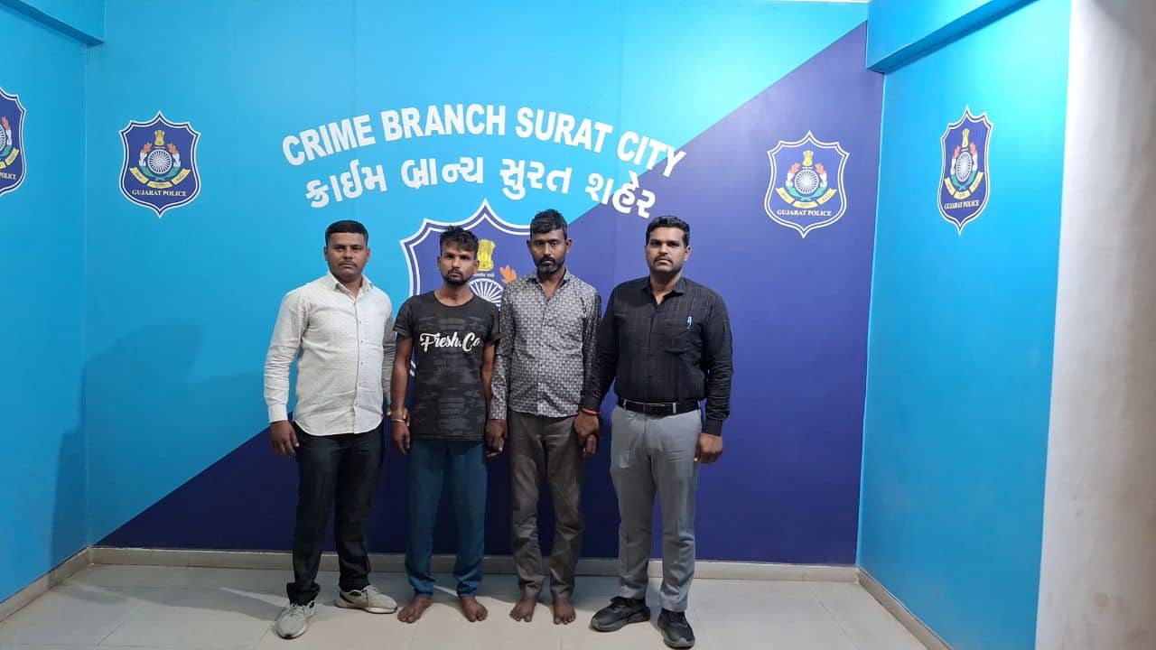 Surat : હજીરા-પાલ રોડ પાસે લાખોનો વિદેશી દારૂનો જથ્થો ઝડપાયો, 2 આરોપીની ધરપકડ, જુઓ Video