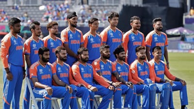  ટીમ ઈન્ડિયાના નવા સેન્ટ્રલ કોન્ટ્રાક્ટને BCCI દ્વારા ટુંક સમયમાં જાહેર કરવામાં આવી શકે છે. આ વખતે સેન્ટ્રલ કોન્ટ્રાક્ટને લઈ સૌ કોઈ રસપ્રદ છે કારણ કે, અનેક ઉલેટફેર જોવા મળી શકે છે. આ ઉલેટફેર થતો જોવા મળશે. તેમાં કેટલાકે ક્રિકેટને અલવિદા કહ્યું છે. તો કેટલાક ખેલાડીઓ એવા પણ છે, જે કોઈ ફોર્મેટમાં રમી રહ્યા નથી પરંતુ કોન્ટ્રાક્ટમાં છે.BCCI આ ખેલાડીઓને બહાર કરીને કેટલાક નવા ચેહરાને તક આપી શકે છે.