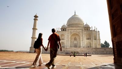 બજેટને ધ્યાનમાં રાખીને પ્રવાસનું આયોજન કરવું એ એક મુશ્કેલ કાર્ય છે. આવી સ્થિતિમાં, જો તમે ટ્રાવેલ પેકેજની મદદ લઈ રહ્યા છો, તો કેટલીક બાબતોનું ધ્યાન રાખવું ખૂબ જ મહત્વપૂર્ણ છે.  પેકેજ બુક કરાવતી વખતે, લોકો ઘણીવાર અજાણતાં કેટલીક ભૂલો કરે છે જે મુસાફરીની મજા બગાડે છે. તો કોઈપણ ભૂલો ટાળવા માટે આ લેખ વાંચો. ( Credits: Getty Images )