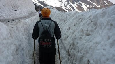ઉત્તરાખંડના ચમોલીમાં સ્થિત શીખોના પવિત્ર હેમકુંડ સાહિબના દર્શન કરવા મોટી સંખ્યામાં ભક્તો આવે છે. ચાર ધામ યાત્રાની જેમ આ યાત્રા પણ ખુબ કઠિન છે. તો ચાલો જાણીએ કઈ કઈ વાતનું ધ્યાન રાખવાનું રહેશે.