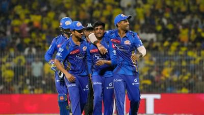 મુંબઈ ઈન્ડિયન્સની ટીમને ચેન્નાઈ સુપર કિંગ્સ વિરુદ્ધ આઈપીએલ 2025ની પ્રથમ મેચમાં હાર મળી છે. મુંબઈની ટીમ માત્ર 155 રન બનાવી શકી હતી. મુંબઈએ 24 વર્ષના એક સ્પિનરને રોહિત શર્માના ઈમ્પેક્ટ સબ્સિટટ્યુટ તરીકે ઉતાર્યો હતો. આ ટૂર્નામેન્ટમાં તેમણે ડેબ્યુ કર્યું છે.