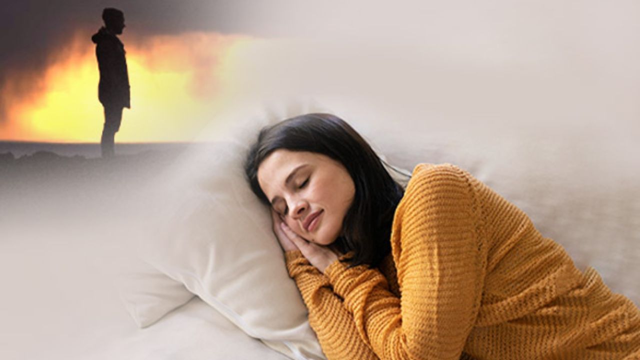 સ્વપ્નમાં પોતાનું મૃત્યુ જોવું: સ્વપ્ન શાસ્ત્ર અનુસાર જો તમે સ્વપ્નમાં પોતાને મૃત જુઓ છો તો તે ખૂબ જ શુભ સંકેત છે અને તેનો અર્થ એ છે કે તમારી ઉંમર વધી જશે. આવનારા દિવસોમાં તમારા પર જે મુશ્કેલી આવવાની હતી તે ટળી ગઈ છે. 
