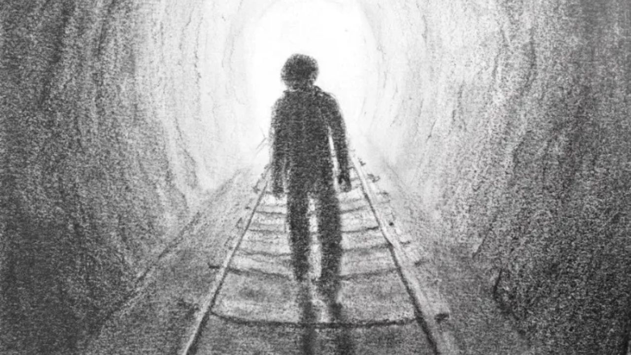 આવનારા દિવસોમાં તમને અચાનક આર્થિક લાભ મળી શકે છે. આ ઉપરાંત કોઈપણ ઇચ્છા પૂર્ણ થઈ શકે છે. સ્વપ્નમાં પોતાને આત્મહત્યા કરતા જોવાનો અર્થ એ છે કે તમારી ઉંમર વધી ગઈ છે અને તમને ટૂંક સમયમાં સંપત્તિ મળવાની છે. 
