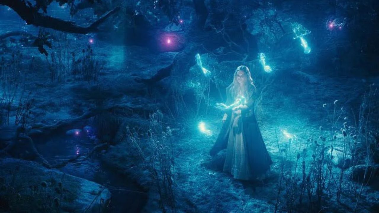 સ્વપ્નમાં પરિવારના સભ્યનું મૃત્યુ જોવું: જો તમને સ્વપ્નમાં તમારા પરિવારના કોઈ સભ્યનું મૃત્યુ દેખાય છે તો તે તેમની ઉંમર વધવાનો સંકેત પણ છે. કોઈ નવી શરૂઆત અથવા કોઈ નવી શુભ વસ્તુ તેમની રાહ જોઈ રહી છે. જો કોઈ વ્યક્તિ ગંભીર રીતે બીમાર હોય તો તે આગામી દિવસોમાં સ્વસ્થ થઈ શકે છે. આવનારા દિવસોમાં તમને કારકિર્દી અને વ્યવસાય સંબંધિત કોઈ સારા સમાચાર મળી શકે છે. આ ઉપરાંત આવકમાં વધારો થઈ શકે છે. તેથી આવા સ્વપ્ન જોયા પછી ડરવાની જરૂર નથી.
